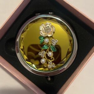 Double mirror compact